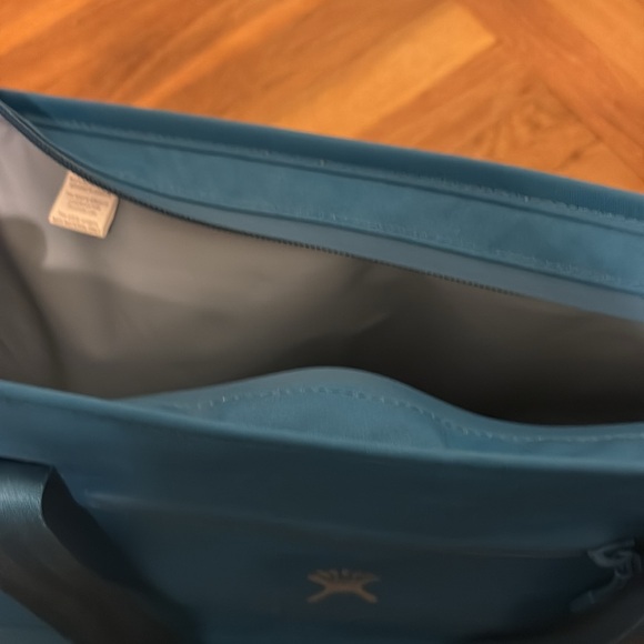 Hydroflask insulated large tote - Picture 5 of 5
